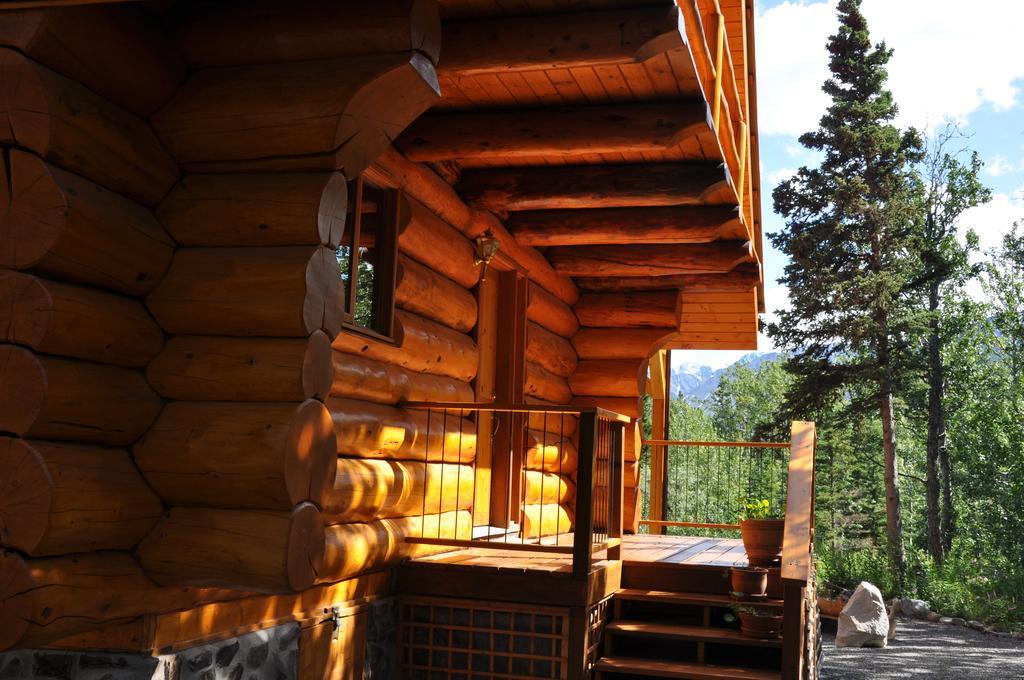 Mount Logan Ecolodge Хейнс-Джанкшен Экстерьер фото
