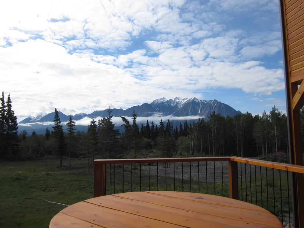 Mount Logan Ecolodge Хейнс-Джанкшен Экстерьер фото