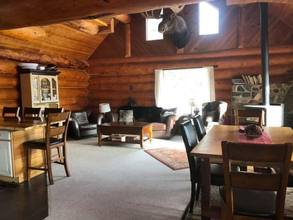 Mount Logan Ecolodge Хейнс-Джанкшен Экстерьер фото